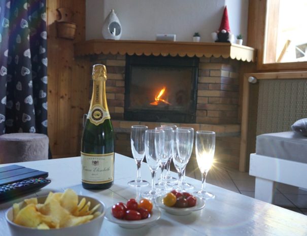 Chalets-Lacuzon Snow Valley aperitif au salon