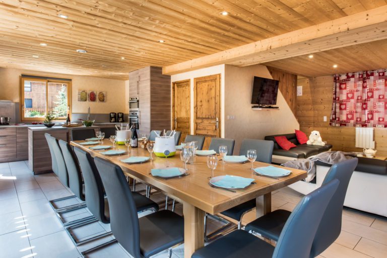 spacious open plan living space in ski chalet Lacuzon