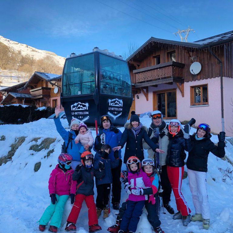 Group of friends in front of chalet Snow Valley