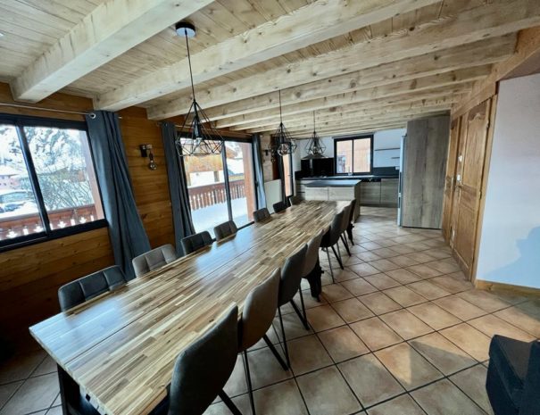 Chalet Snow dining table