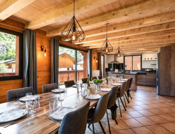 Dining table for 14 guests in chalet Snow Star