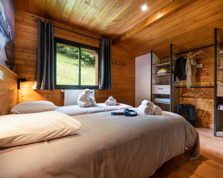 Twin bedroom in chalet Snow Star