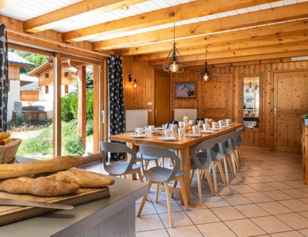 Large table with breakfast in Chalet Snow Valley