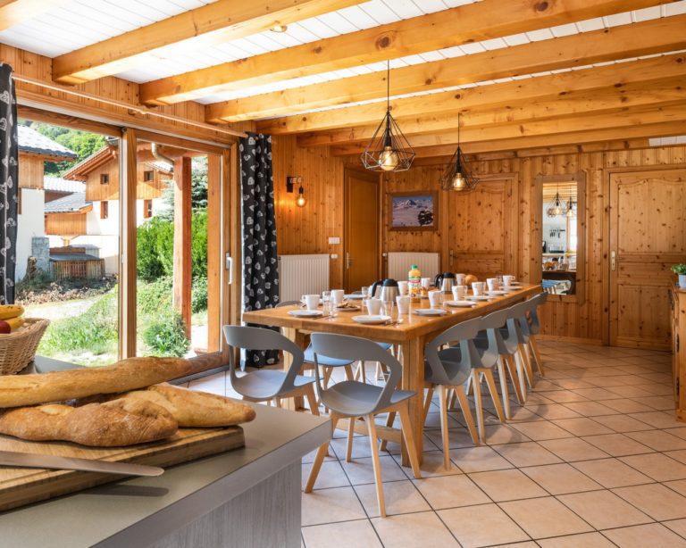 Large table with breakfast in Chalet Snow Valley