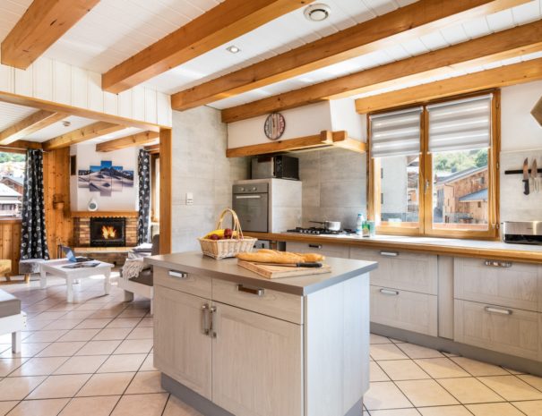 Kitchen and lounge in Chalet Snow Valley