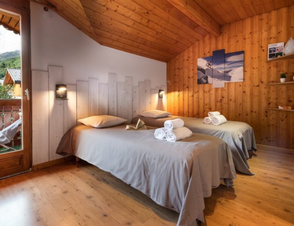 Bedroom with Balcony in Chalet Snow Valley