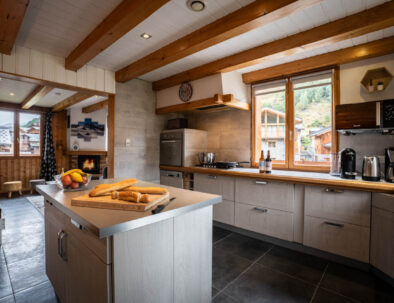 Kitchen and lounge in Chalet Snow Valley