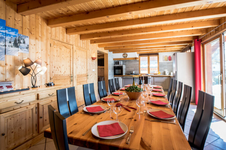 Dining table in Chalet 3 Vallées