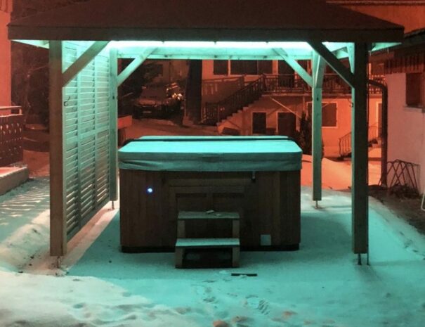 3-Jacuzzi-snow-Valley-e1608227484928.jpg