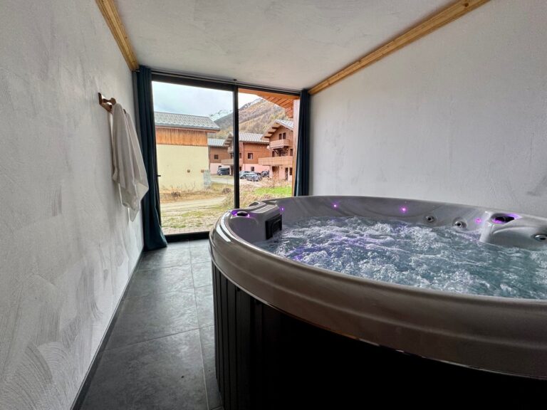 Hot tub in your chalet