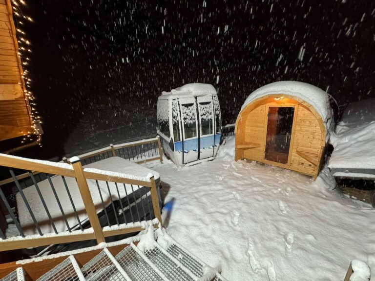 Outdoor sauna in chalet Snow Star