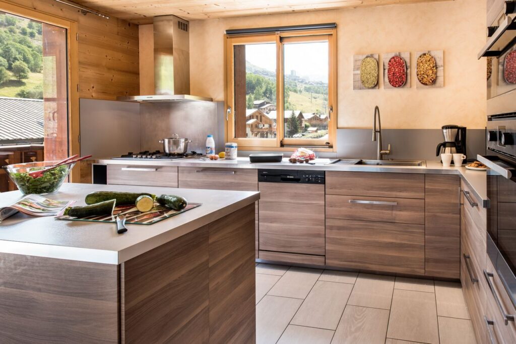 Kitchen in chalet Snow Angel located in le Bettaix - Chalets Lacuzon