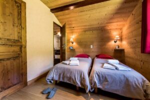Twin room in chalet Snow Angel located in le Bettaix - Chalets Lacuzon