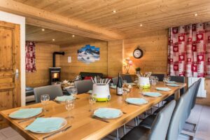 Dining table in chalet Snow Dream located in le Bettaix - Chalets Lacuzon