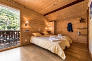 Twin room with balcony in chalet Snow Dream located in le Bettaix - Chalets Lacuzon