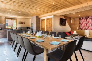 Open plan living space in chalet Snow Dream located in le Bettaix - Chalets Lacuzon