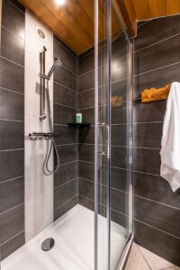 Shower cabin in chalet Snow Star located in le Bettaix - Chalets Lacuzon