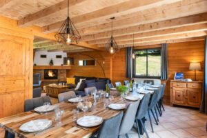 Open plan living space in chalet Snow Star located in le Bettaix - Chalets Lacuzon
