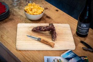 Aperitif with sausage and wine in chalet Snow Mountain located in le Bettaix - Chalets Lacuzon