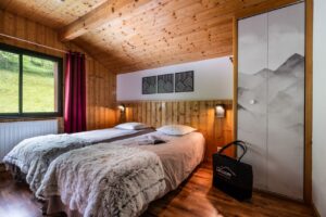 Bedroom with 2 beds in chalet 3 Vallées located in le Bettaix - Chalets Lacuzon