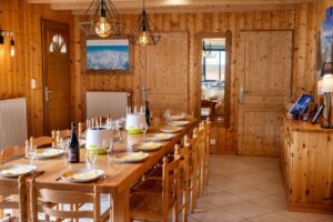 Dining area in chalet 3 Vallées located in le Bettaix - Chalets Lacuzon