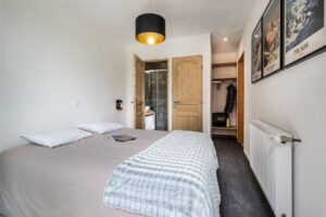 En suite double room in chalet 3 Vallées located in le Bettaix - Chalets Lacuzon