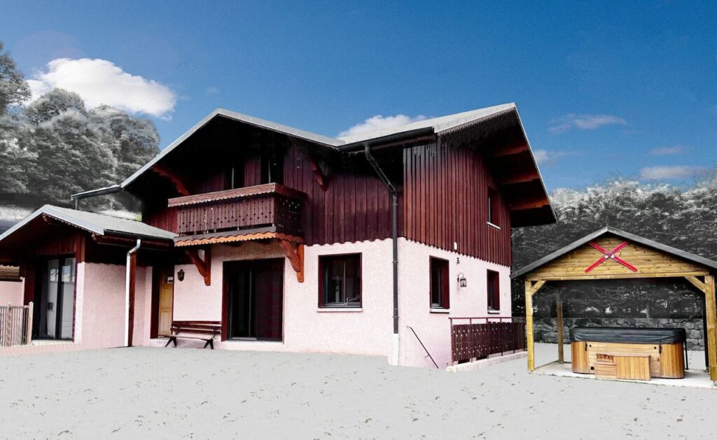 Outside view of chalet 3 Vallées and hot tub located in le Bettaix - Chalets Lacuzon