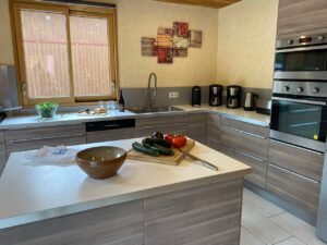 Modern kitchen in chalet Snow Mountain located in le Bettaix - Chalets Lacuzon