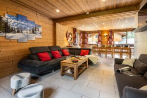 Open plan living space in chalet Snow Pearl located in le Bettaix - Chalets Lacuzon