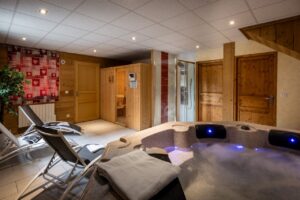 Sauna and hot tub in chalet Snow Pearl located in le Bettaix - Chalets Lacuzon