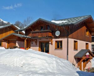 Outside view of chalet Snow valley