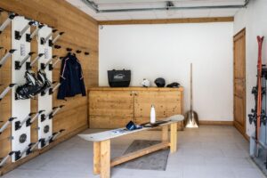 Ski room in chalet Snow Mountain located in le Bettaix - Chalets Lacuzon