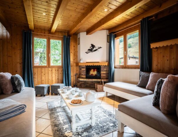 Cosy lounge with fire place