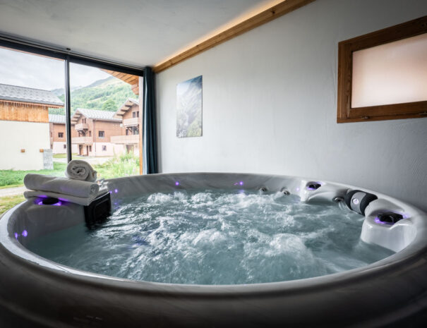 Hot tub in your chalet