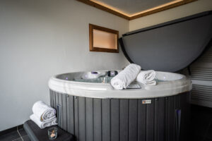 Indoor hot tub in chalet Snow Paradise