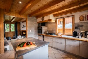 Kitchen with kitchen island and food in chalet Snow Paradise