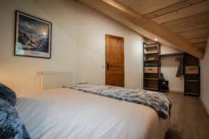 Double room with couple bed in chalet Snow Star located in le Bettaix - Chalets Lacuzon