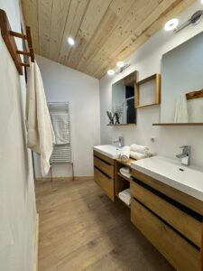 Bathroom in chalet Snow Star located in le Bettaix - Chalets Lacuzon
