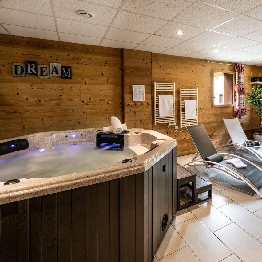 chalet avec jacuzzi intérieur