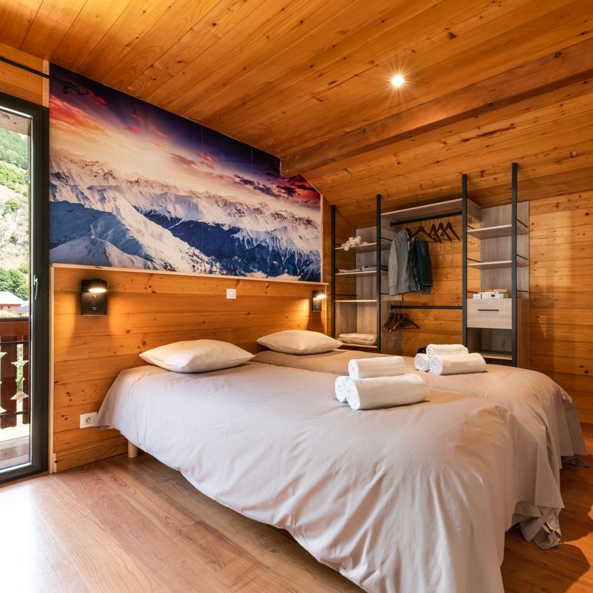 En suite bedroom in chalets Lacuzon